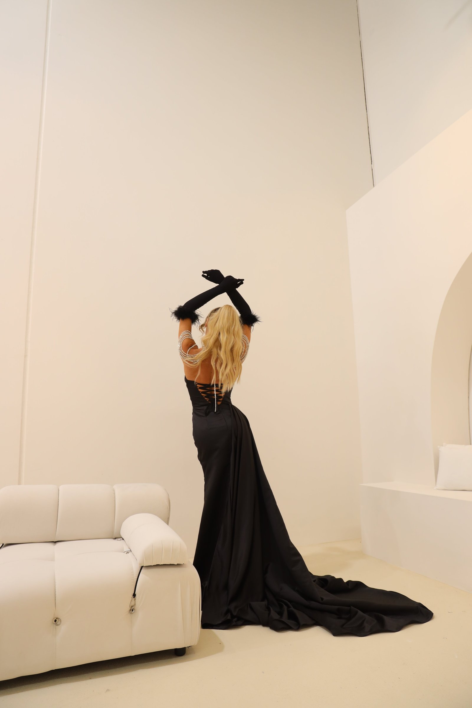 ROCHELLE GOWN BLACK photo 2