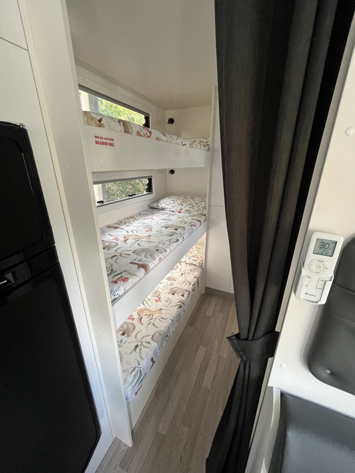 Seven Wonders - Triple Bunk Family Van photo 5