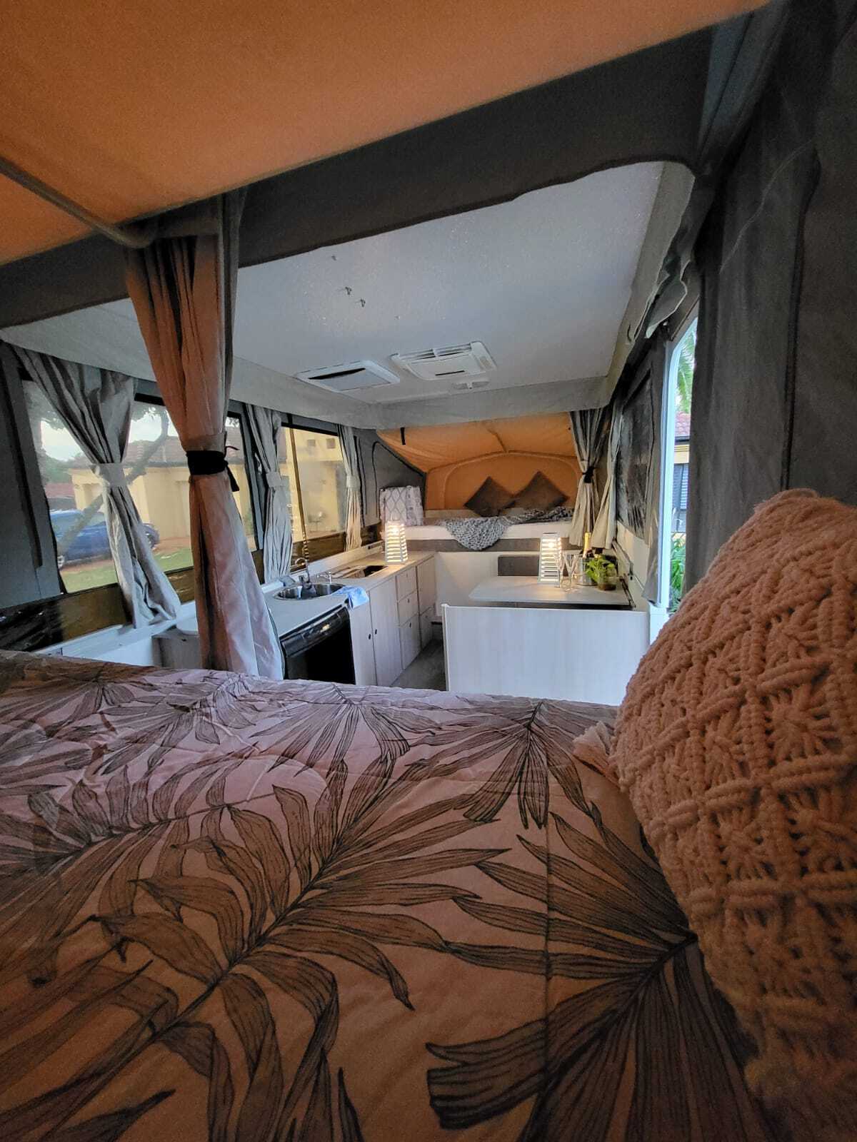 CAT 1 pop up camper photo 17