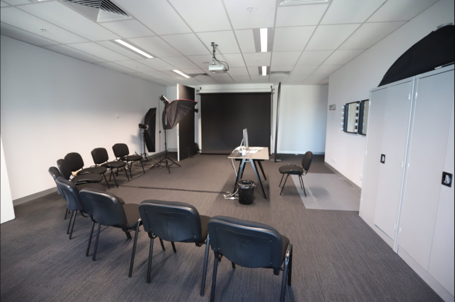 Versatile and Professional Photography Studio photo 3