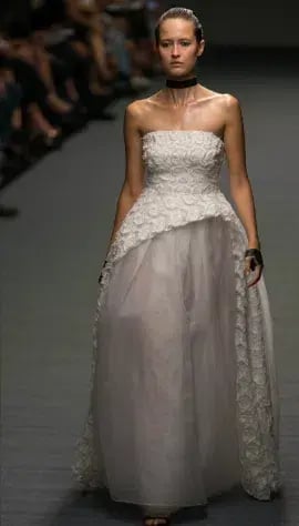 Carla Zampatti Orchid Strapless Flora Lace Wedding Dress White Size 6 photo 3