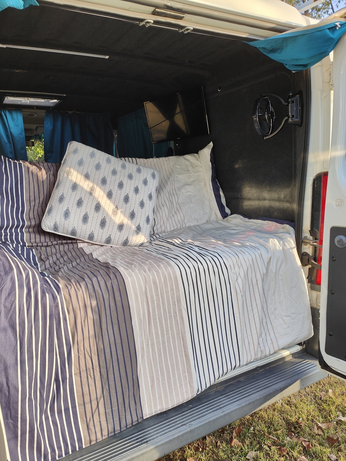 My Cozy Van - NEW LISTING photo 15