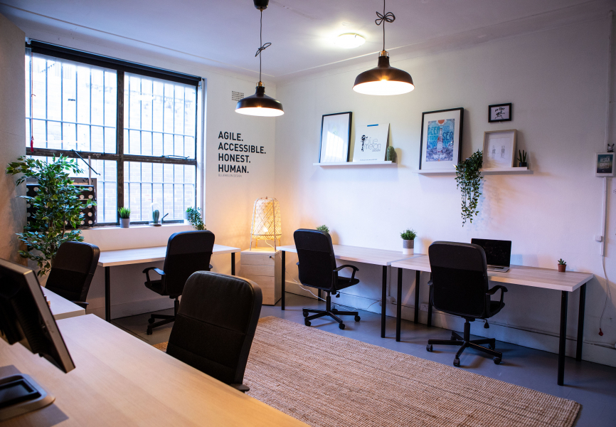 Large desk in creative co-working space photo 4