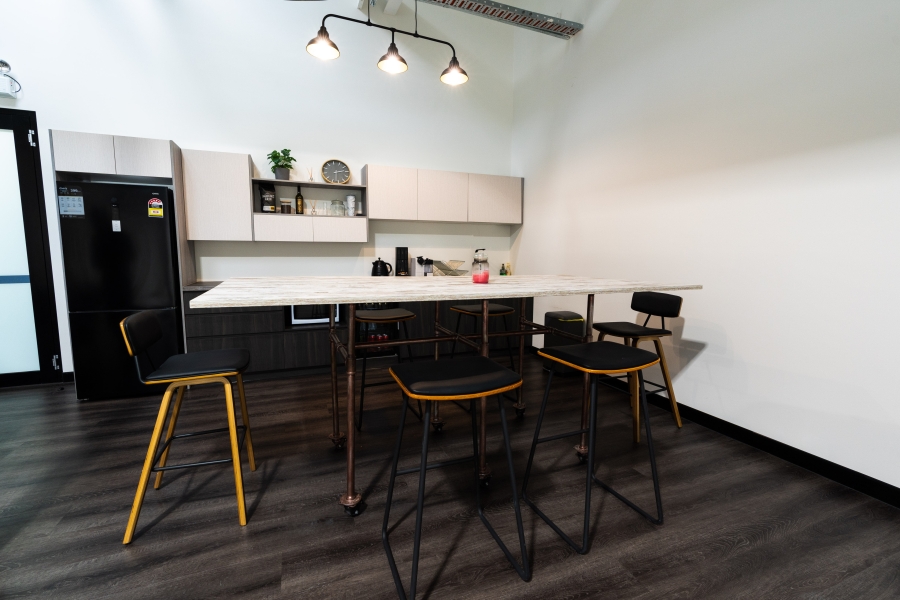 Modern photo/video studio w/ 8x6m cyc wall photo 2