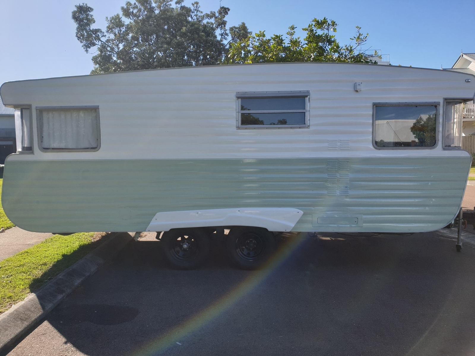'Van Go' Caravan (air-conditioning) photo 2