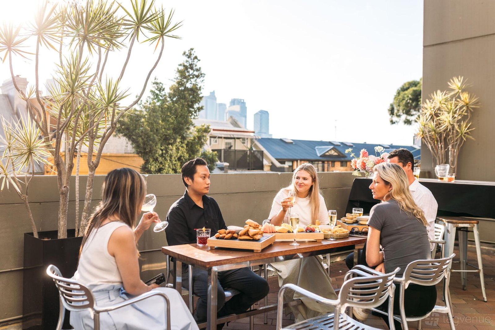 Bluegum & Jacaranda Terrace at Holiday Inn Sydney Potts Point photo 8