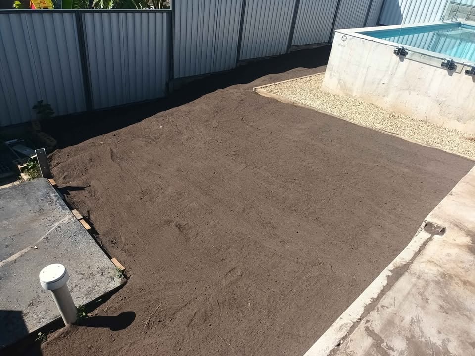 Excavator hire with operator photo 4