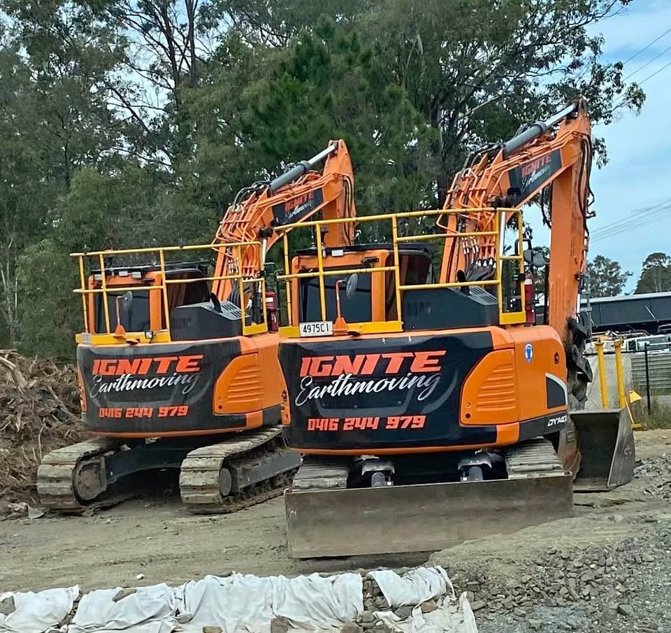 14t GPS Excavators Wet Hire photo 4