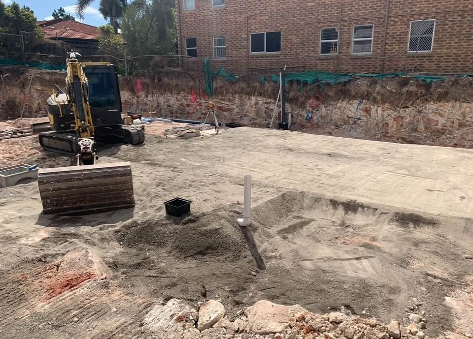 Excavator wet hire photo 3
