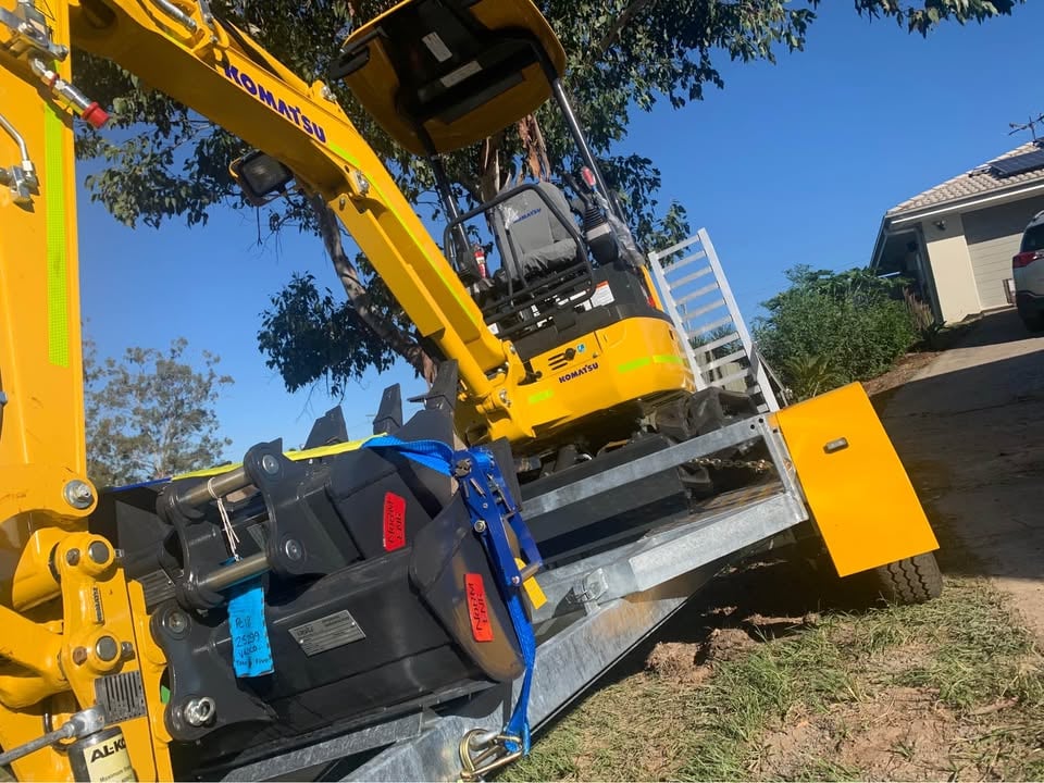Dry hire 1.8 ton Excavator photo 2