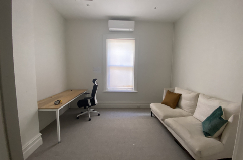 Light filled Albert Park office photo 7