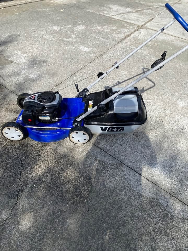 $30 Per Day mower hire Victa push mower.Whipper snipper also available for hire!! photo 2