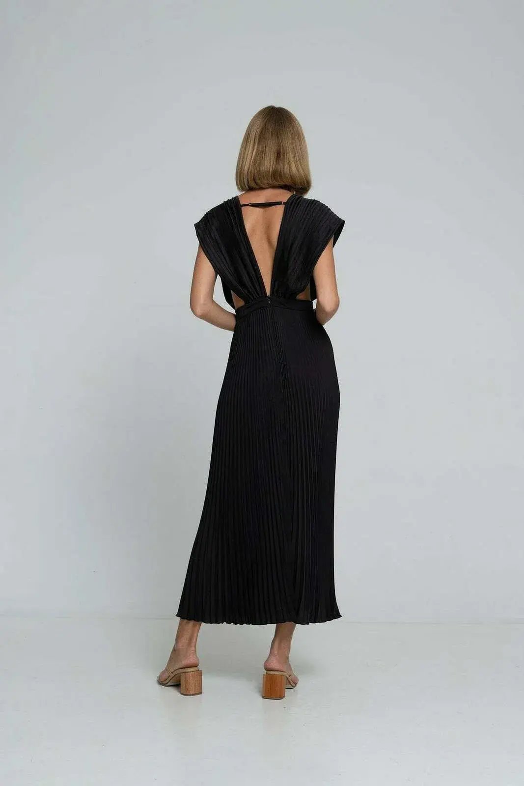 L'idee Gala Gown Black Size 8 photo 2