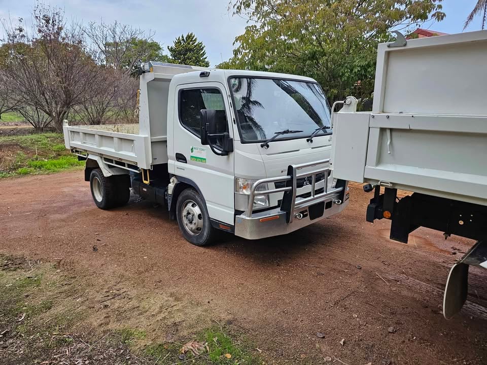 2024 Tipper truck hire Fuso photo 5
