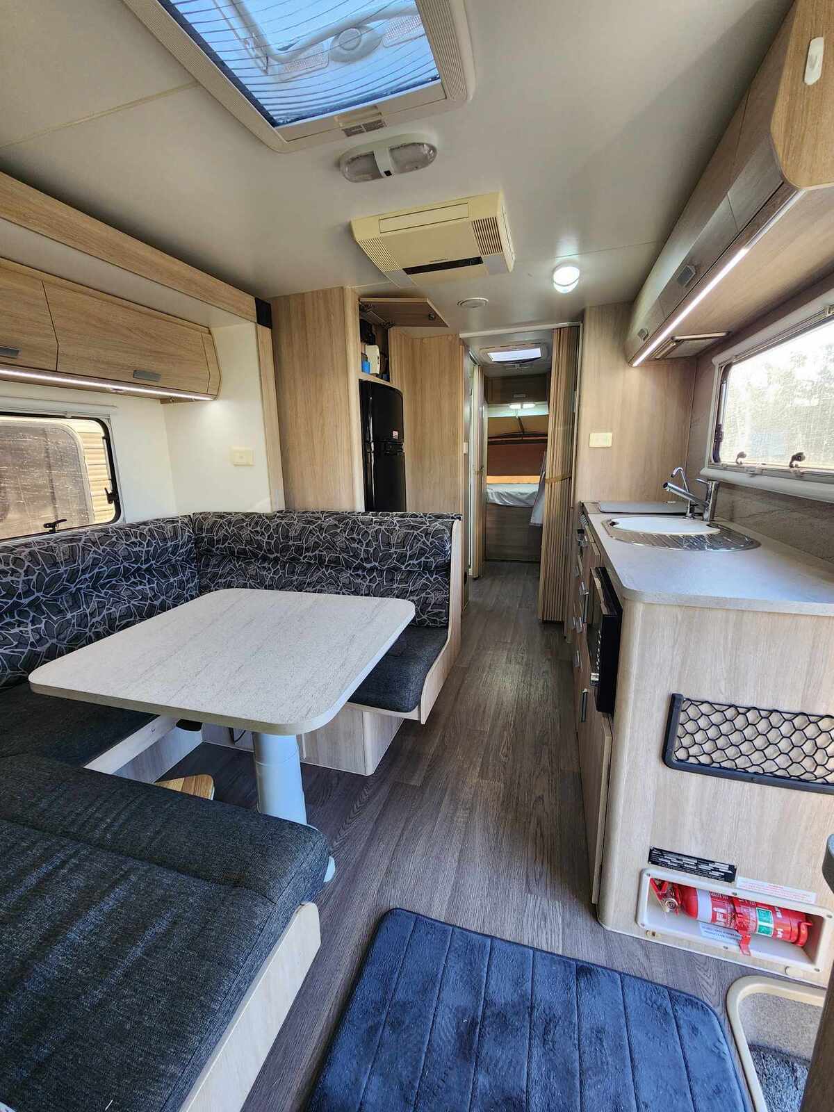 Jayco Expanda -Sleeps 6 photo 12