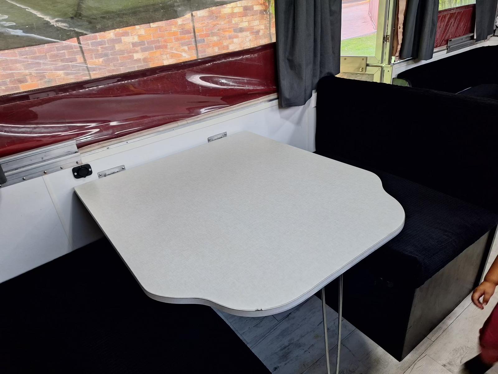 Large air-conditioned pop-up caravan photo 19