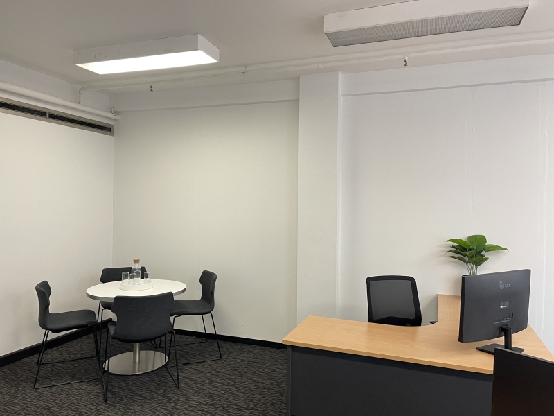 Swanston St space for creative works/pop up shops photo 3