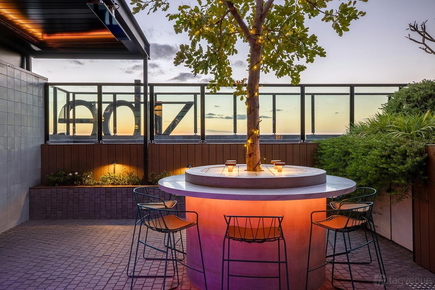 Above 319 at Vibe Hotel Sydney Darling Harbour photo 7