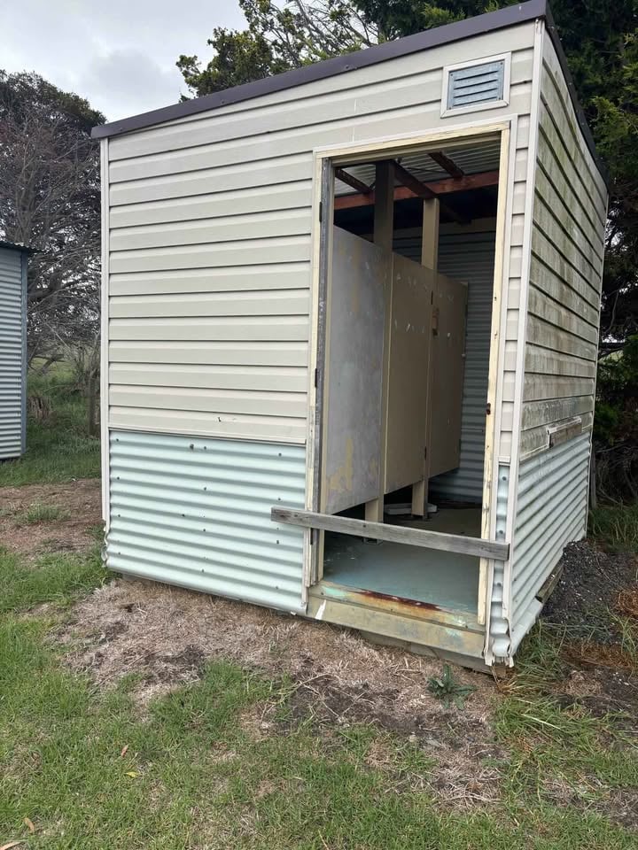 Toilet block photo 3