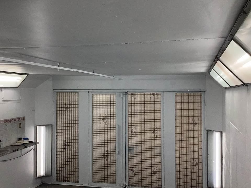 Spray booth for hire photo 3