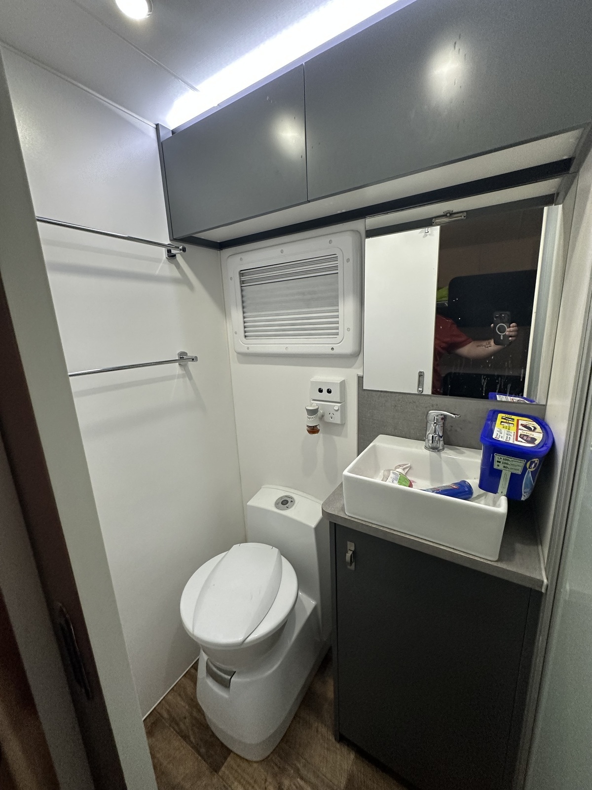 Lotus Offgrid 19 foot family van FULL OFF ROAD AVAILABLE photo 8