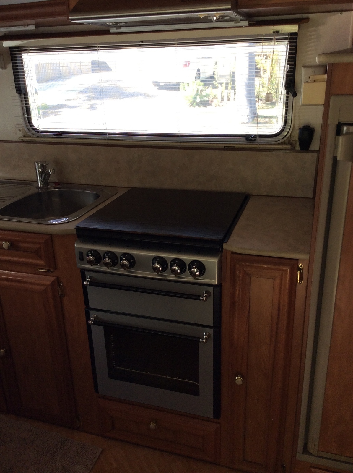 Great comfortable holday van photo 18