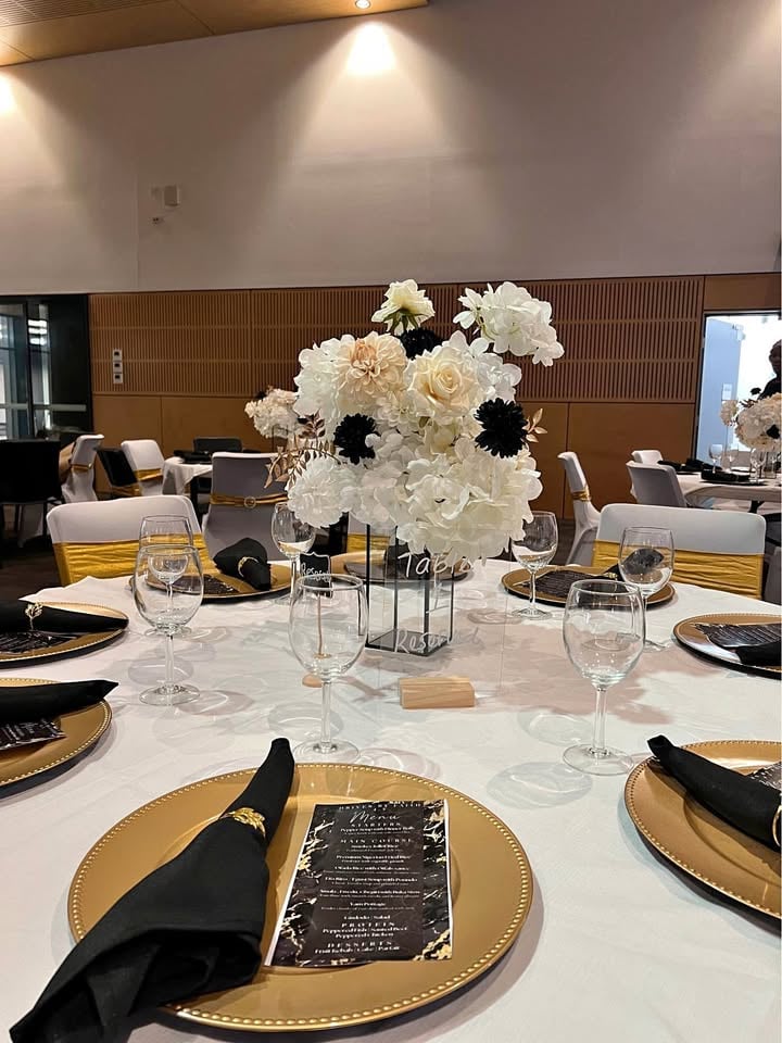 HIRE - Floral centrepieces - $20 photo 2