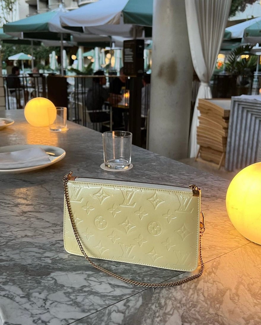 Lexi Ngton Pochette Yellow Vernis Bag Rental photo 4