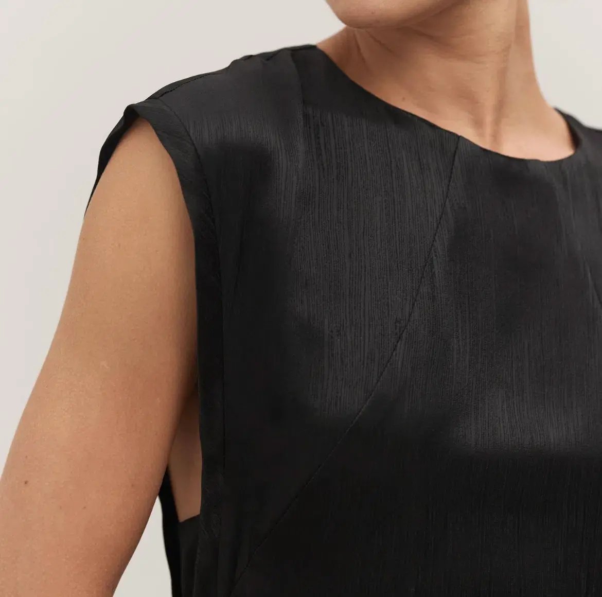 Minima Esenciales Lillian Linear Satin Maxi Dress Black Size 10 photo 2