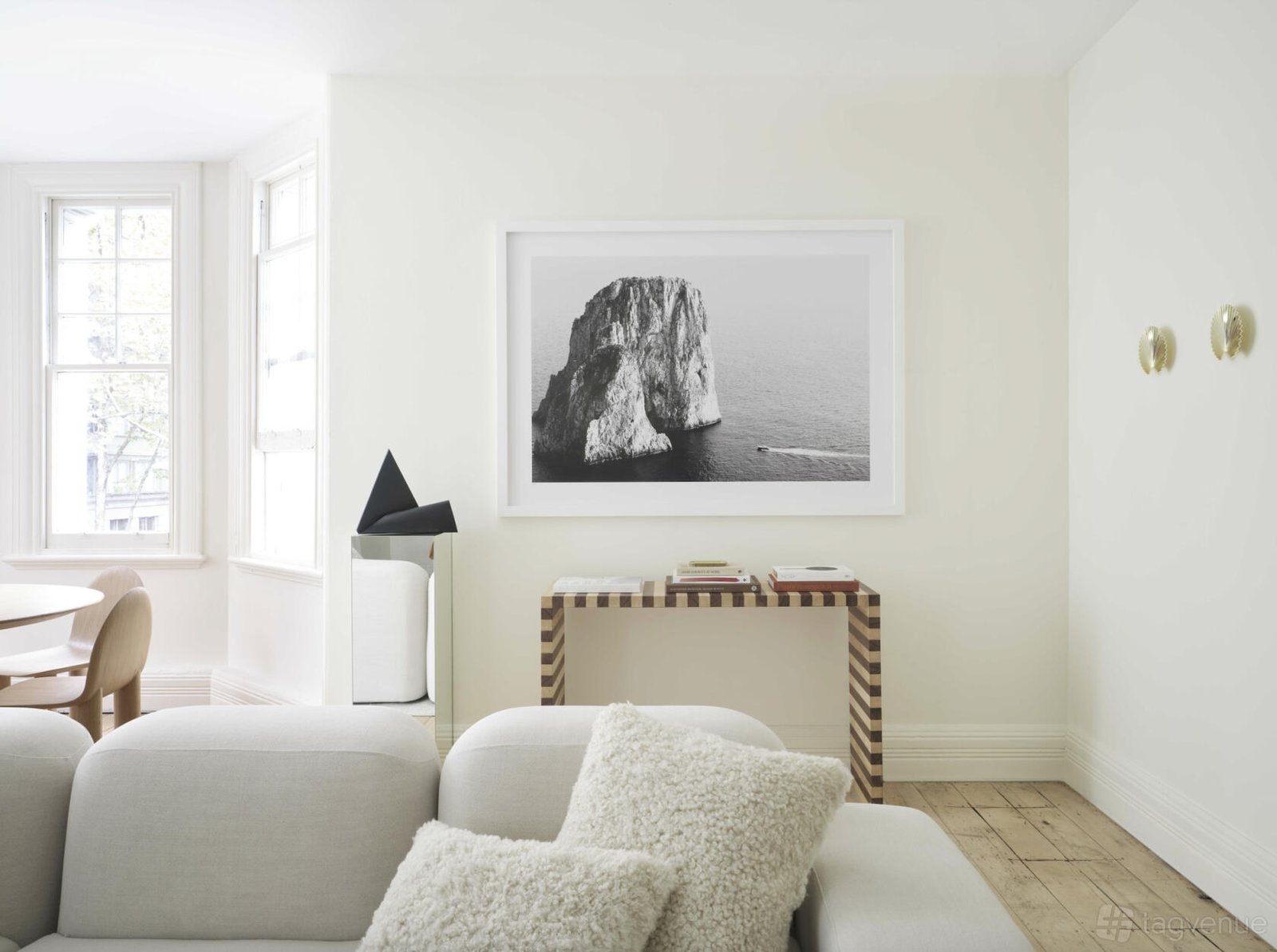 Sarah Ellison 3-Bed Apartment at Three Rooms Sydney photo 6