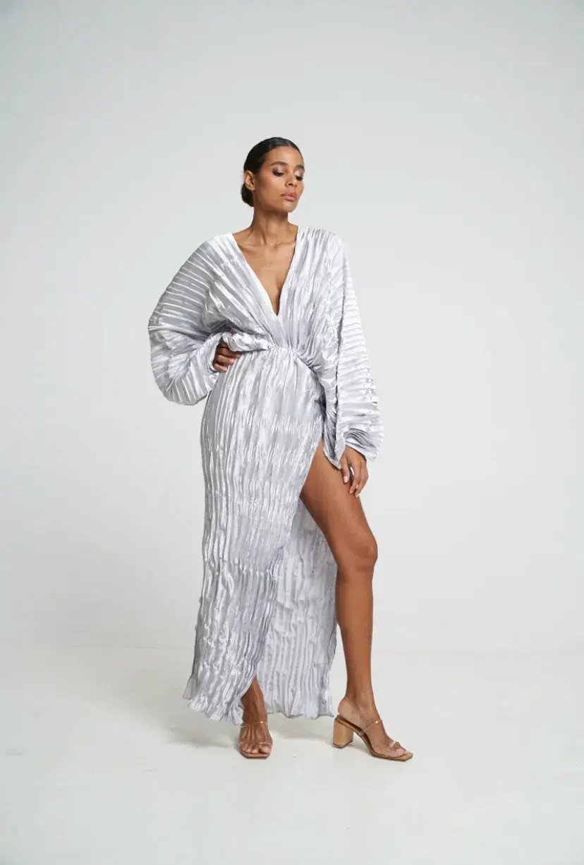 L'idee De Luxe Gown in Metallic Size AU 8 photo 5