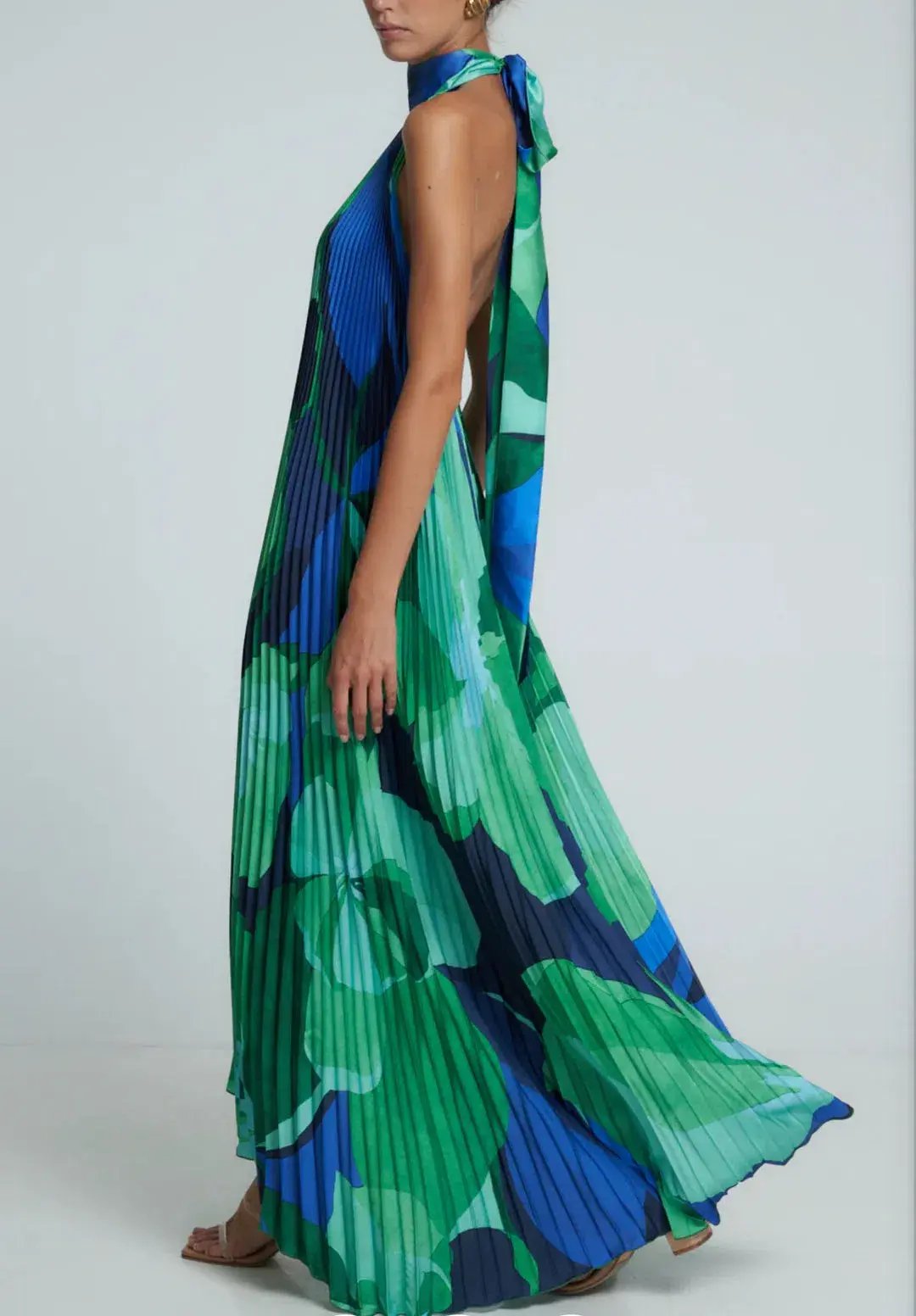 L'IDEE OPERA GOWN IN CAPRI GREEN SIZE 10 photo 3