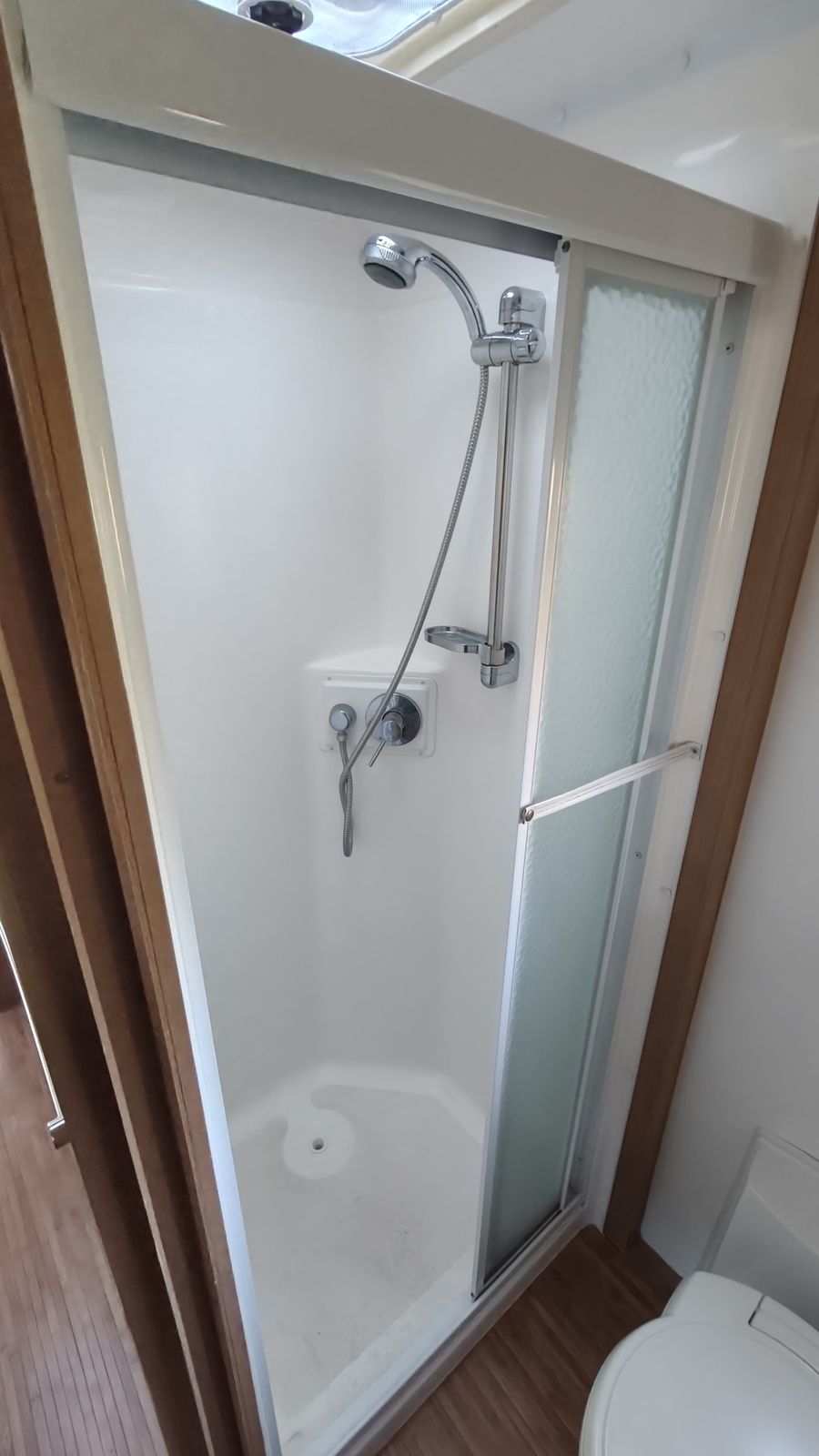 Family Escape Van – Sleeps 4 in Comfort photo 12