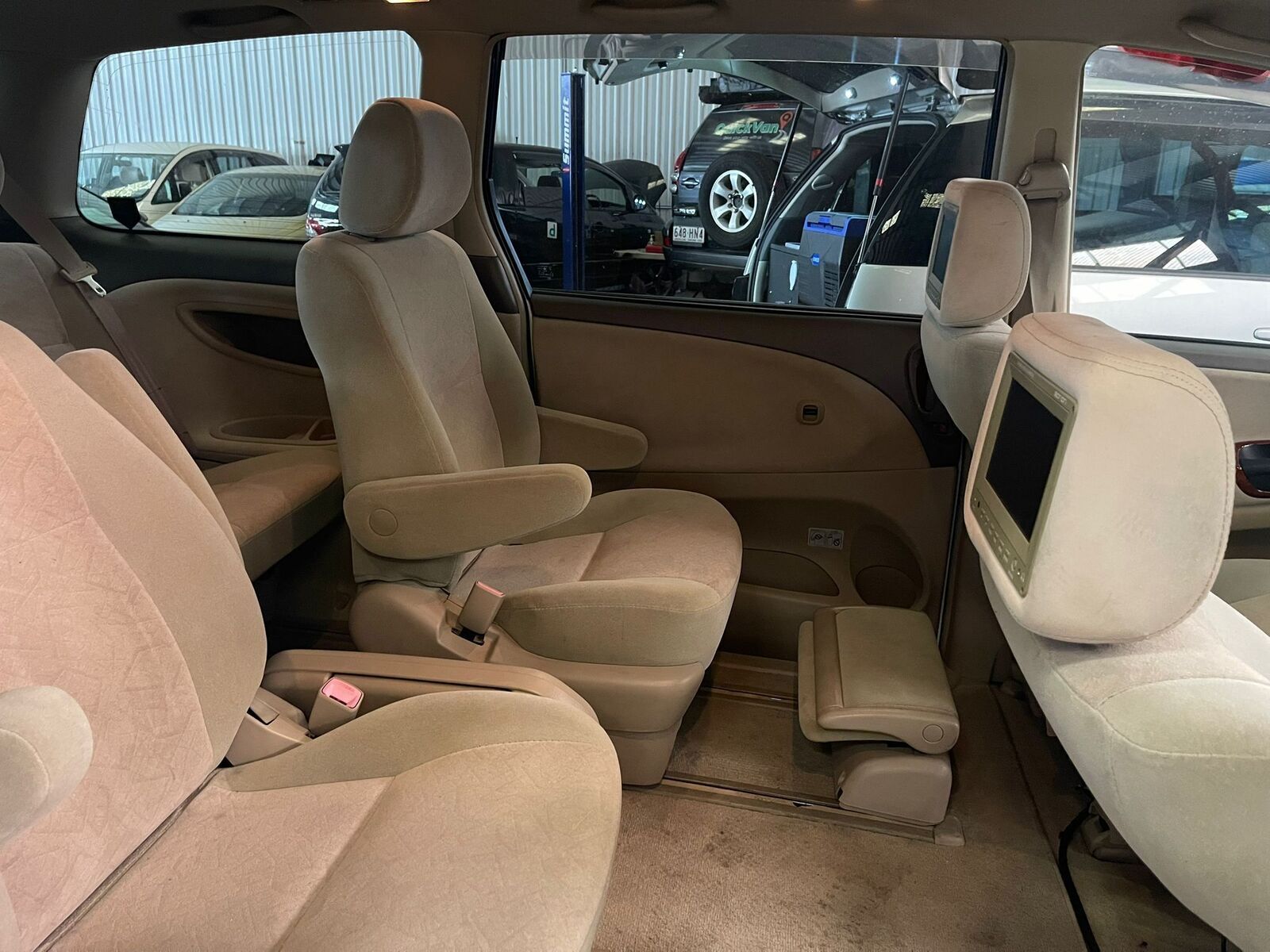 Mini Van photo 6