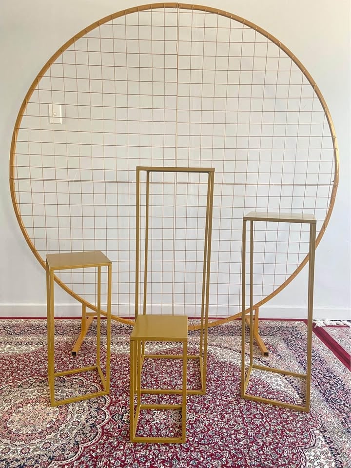 Backdrop with cake stand for hire photo 4