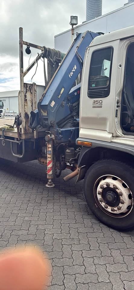 Crane truck hire photo 3