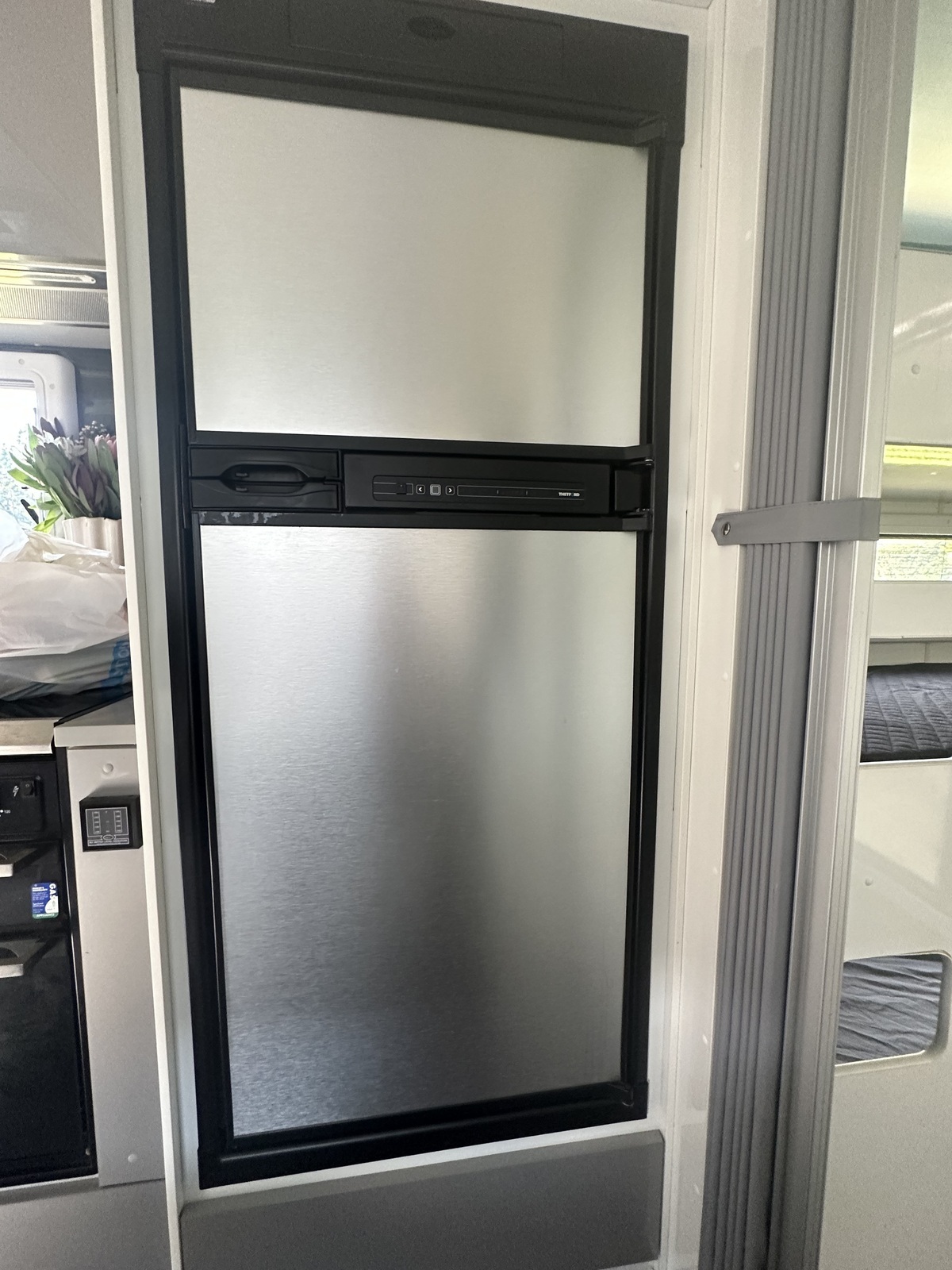 SUMMER HOLIDAY DREAMING WITH FULL SET UP TRIPLE BUNK - BLACK BETTY - BOOK ME FOR A MONTH IN JAN 2026'! photo 11