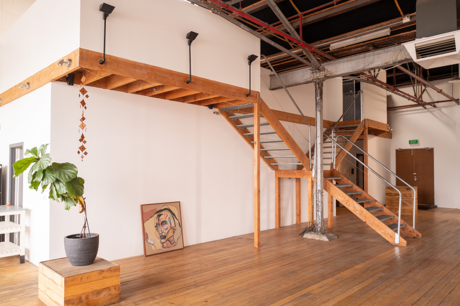 Loft style warehouse photo 3