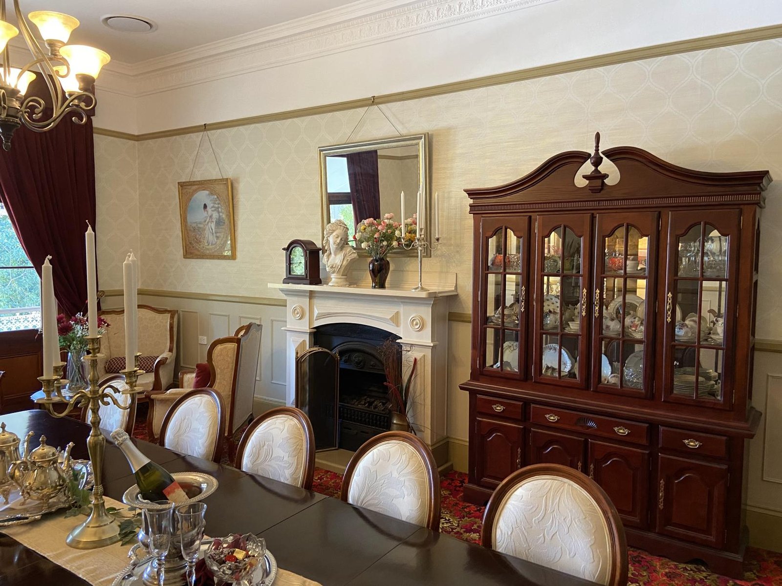 Chandelier Room at Bli Bli House Riverside Retreat photo 6
