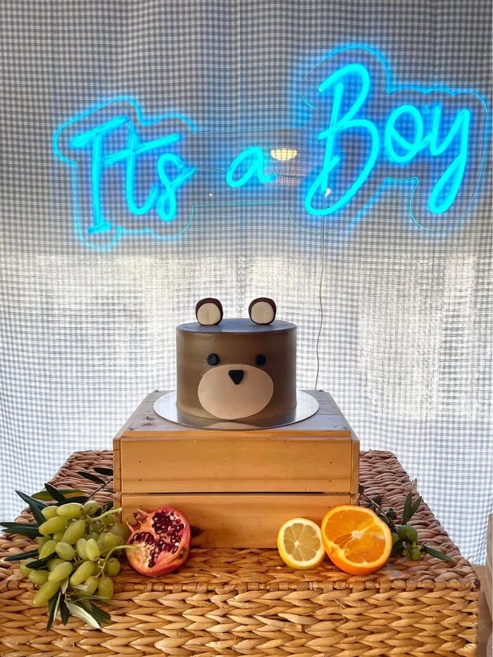 Neon it’s a boy or girl signs for hire. Baby shower or announcement. Pick up Niddrie photo 7