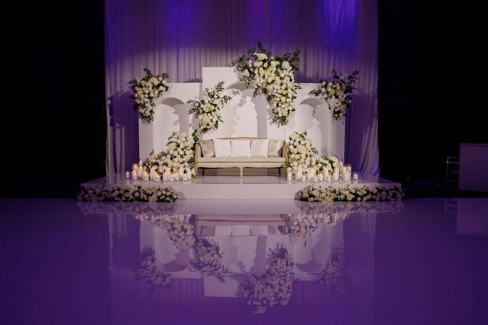 White Gloss Arched Backdrop Trio photo 3