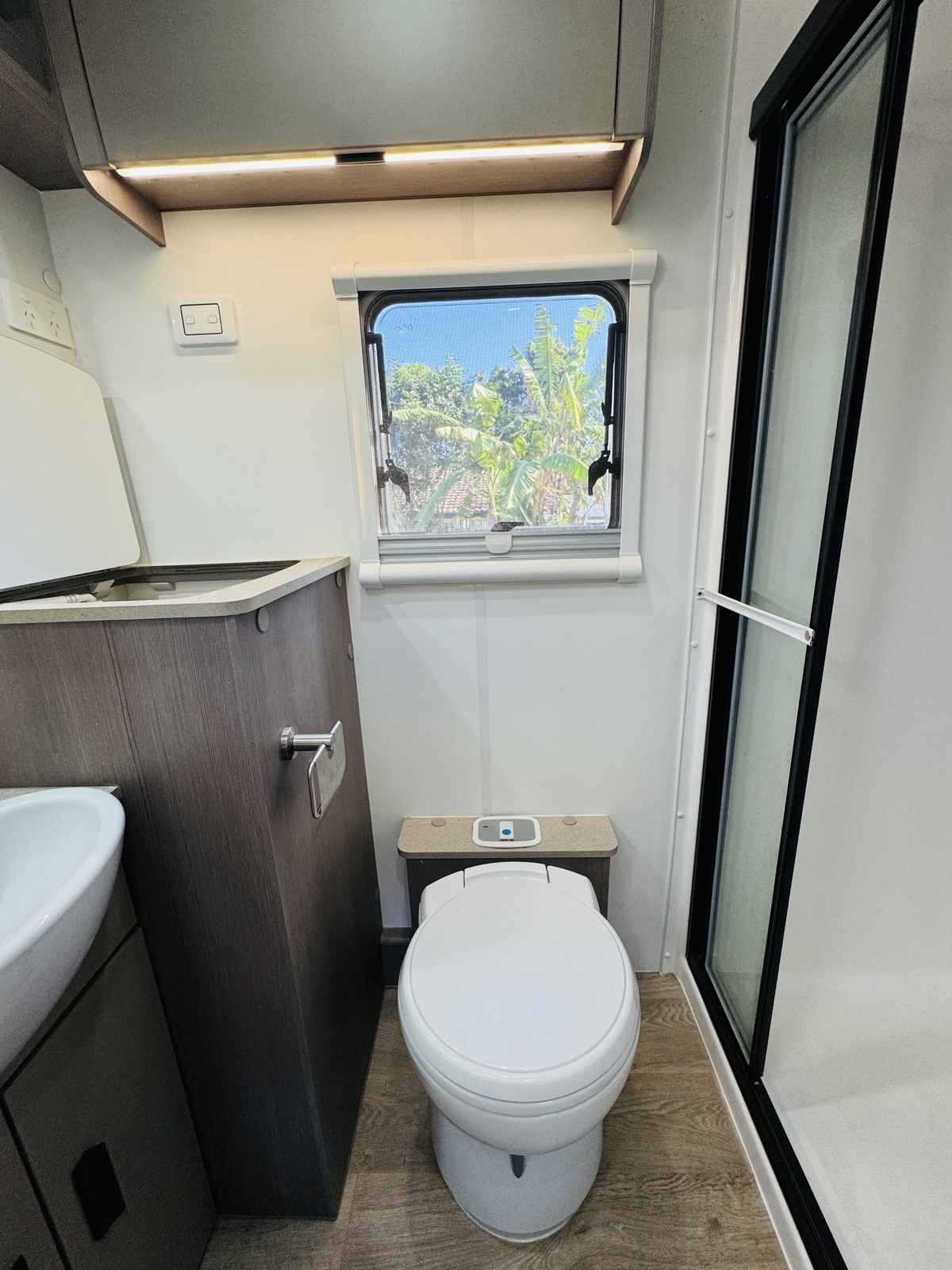 Epic Journey - 2024 Luxury 20 ft Family Caravan photo 8