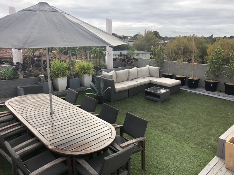 Light-filled Rooftop Penthouse photo 2