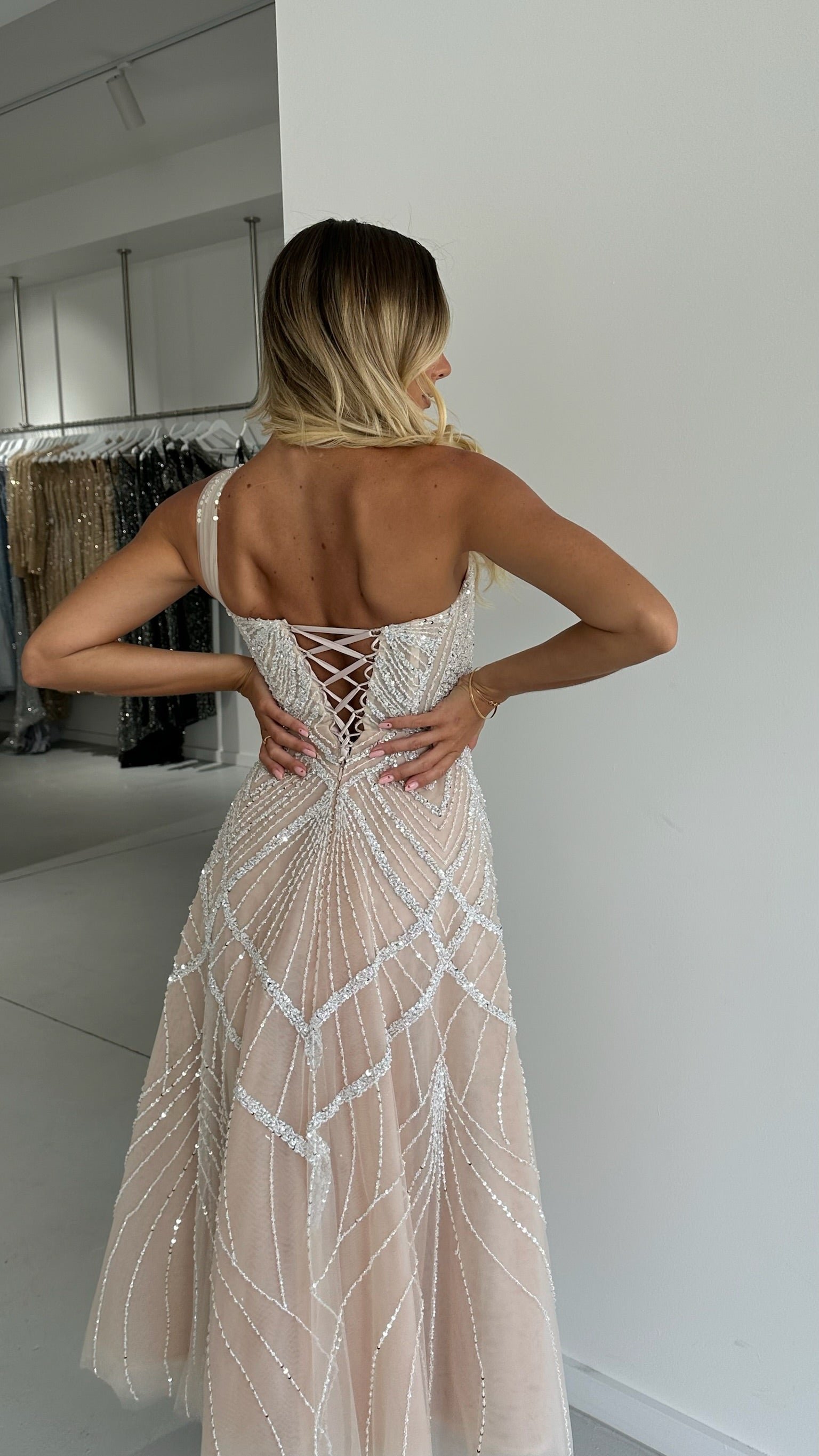 THE WINX MIDI DRESS NUDE photo 3