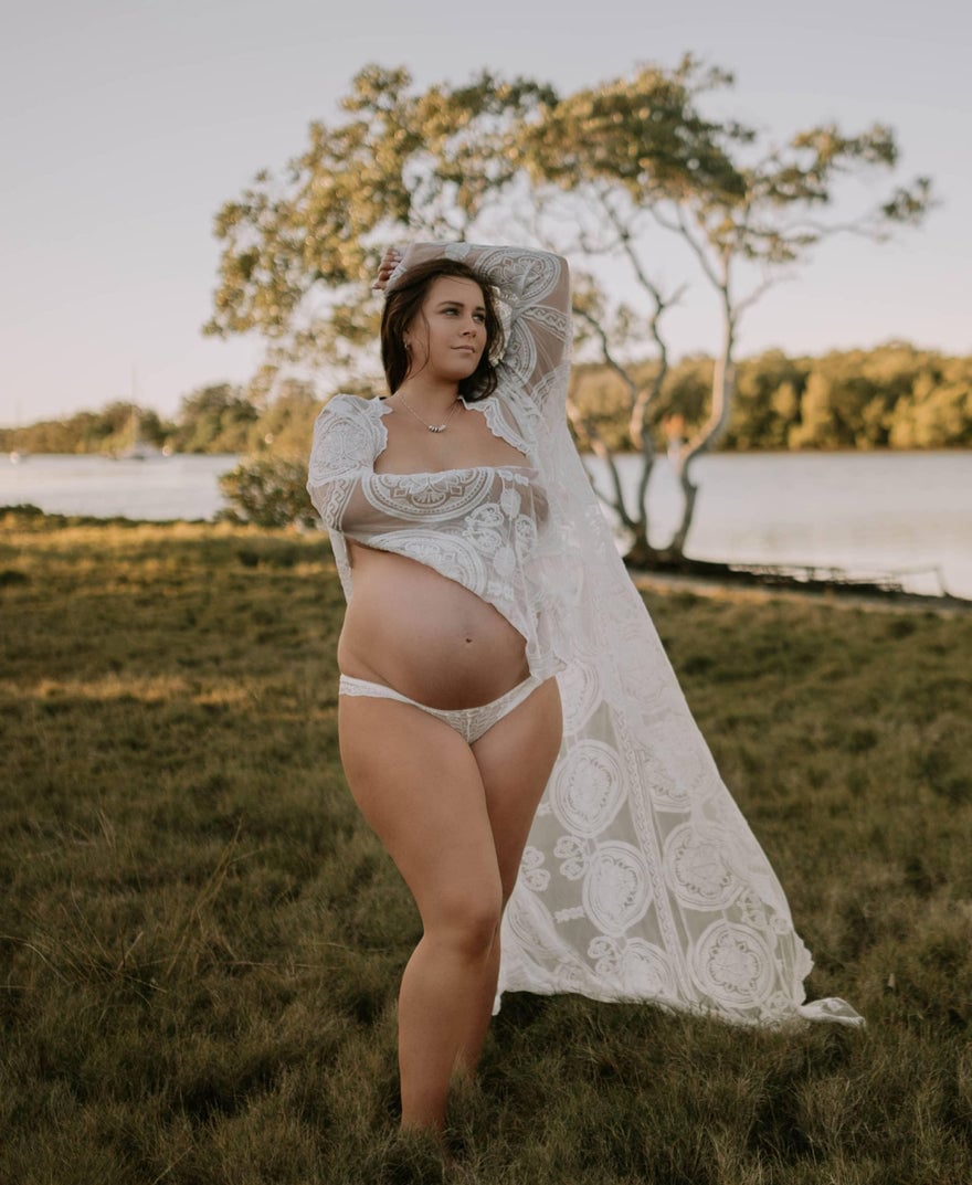 Mama Rentals Willow White Lace Robe photo 5