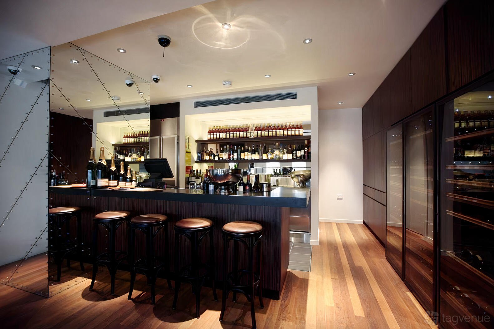 Private Mezzaine at Mille Vini photo 2