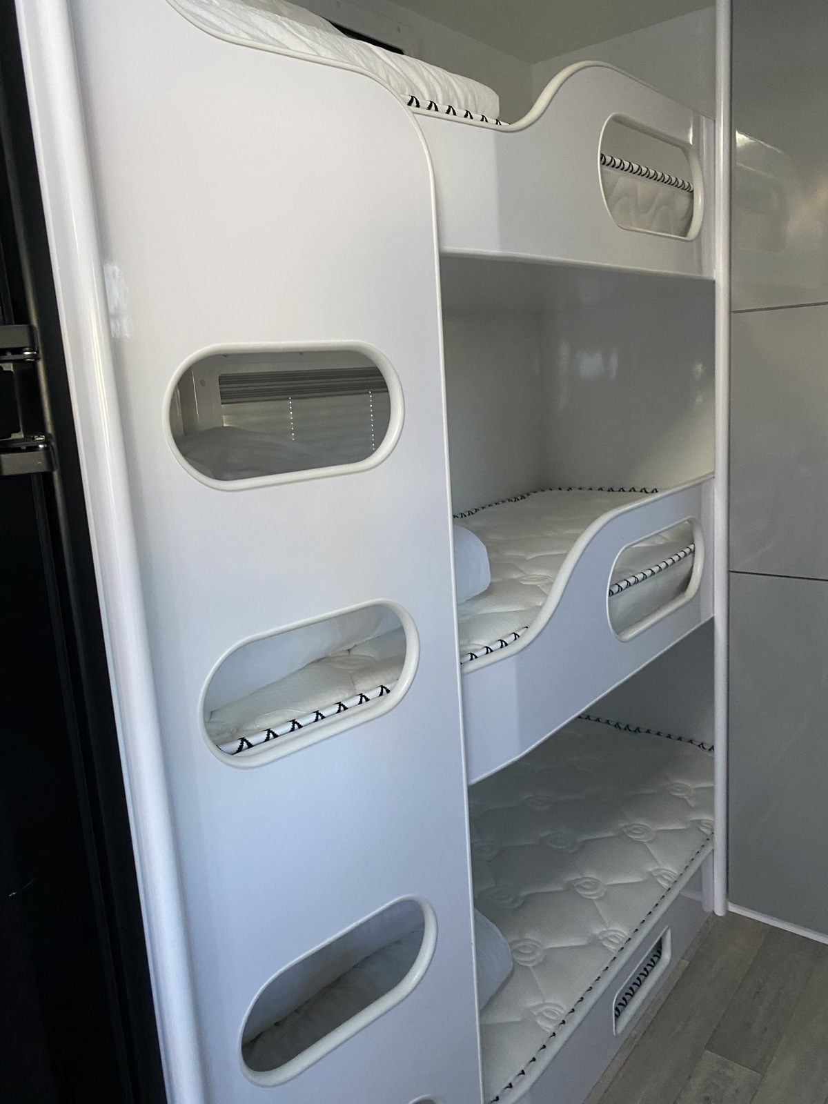 Ms Mooloolaba Family Van - Modern Family Van, shower & toilet, very light & easy self-tow photo 5