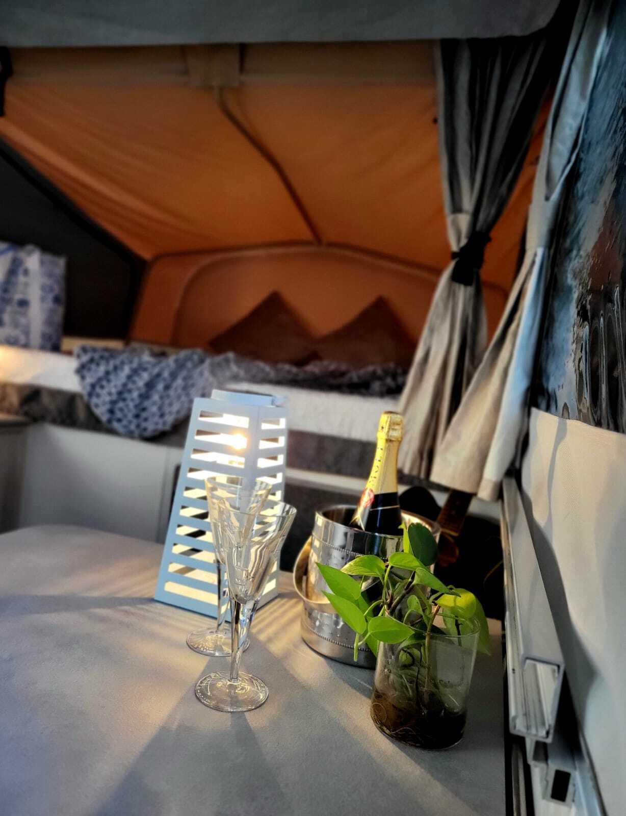 CAT 1 pop up camper photo 13