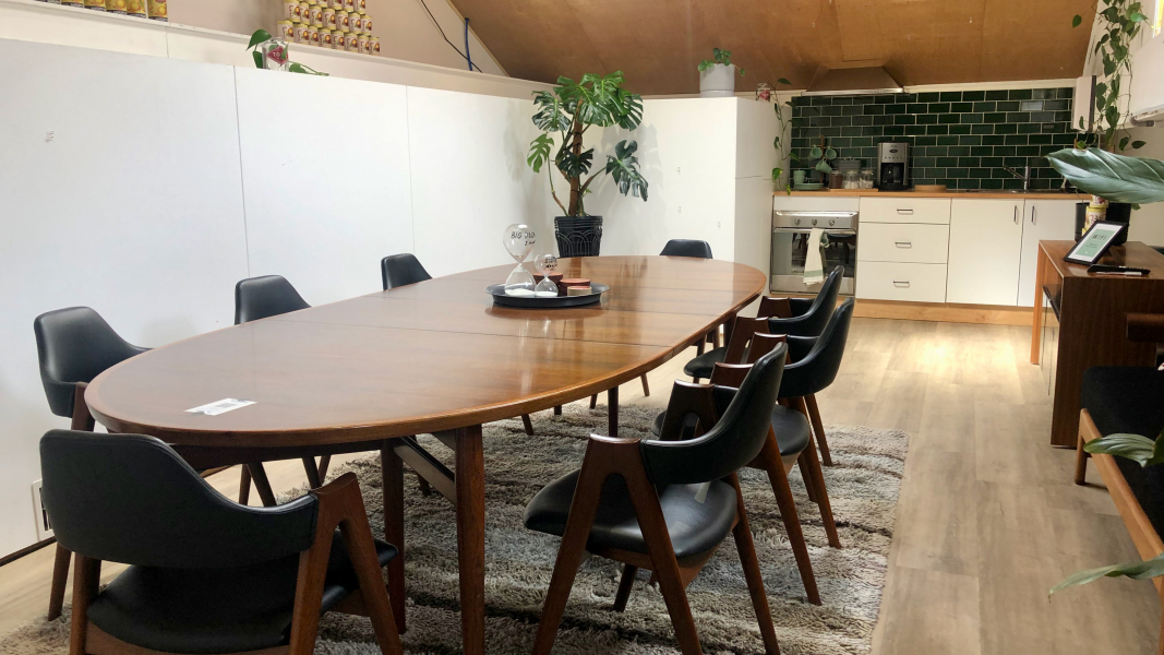 T.O.M.S Place Private, lockable 20m2 office photo 8