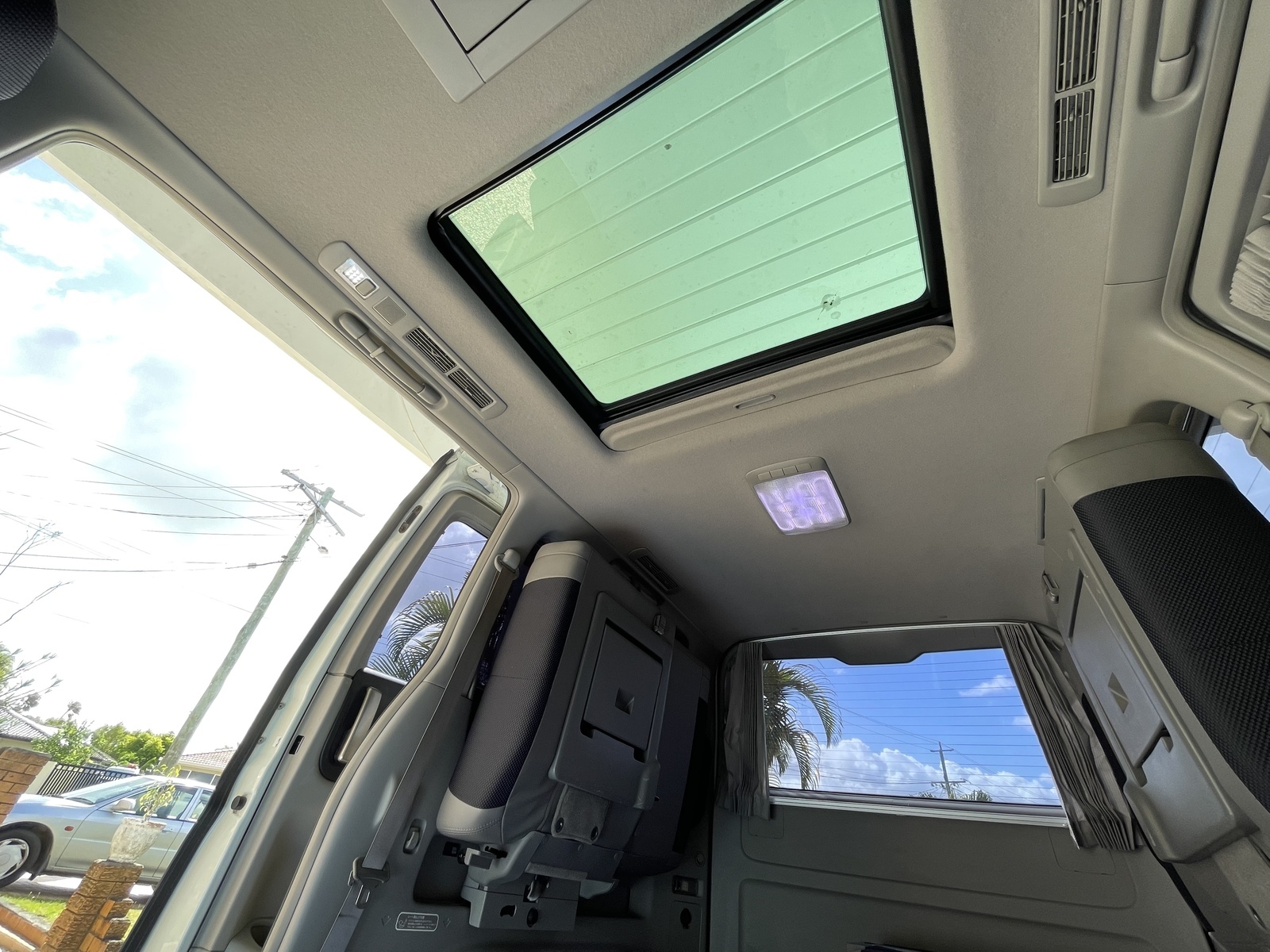 Elgrand Camper photo 4